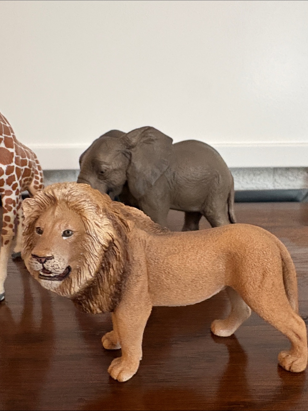 SCHLEICH Safari Animal Figures Elephants, Lion, Giraffe, Zebra - Picture 2 of 15
